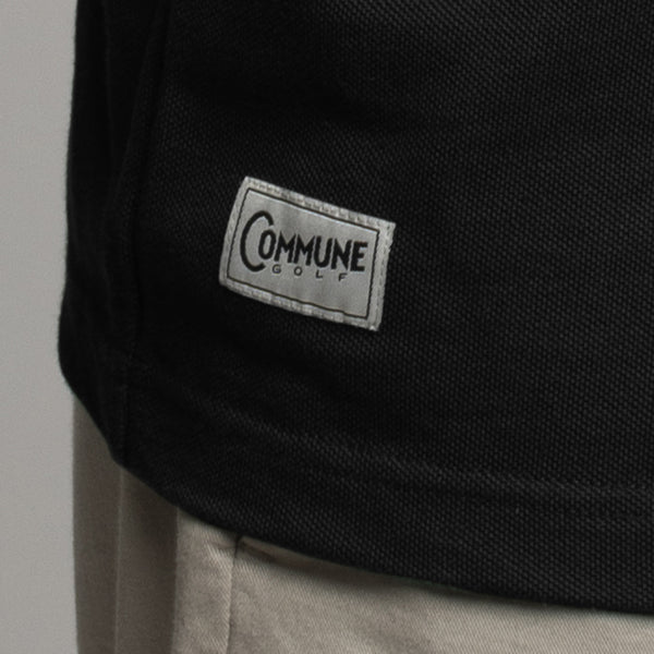 Etiquette Commune Golf sur le t-shirt noir à manches courtes - Tshirt fabriqué au Portugal dans un atelier familial certifié GOTS