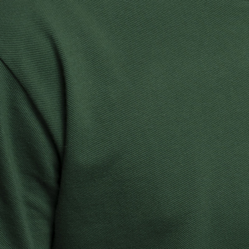 Piqué de coton bio du t-shirt vert à manches courtes Commune golf. T-shirt fabriqué dans un atelier certifié GOTS au Portugal.
